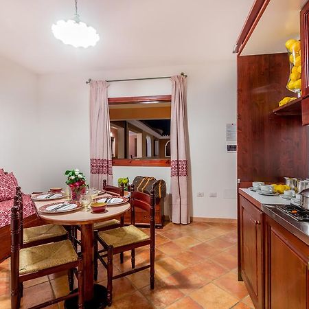 Residence Sos Alinos Cala Liberotto Eksteriør billede