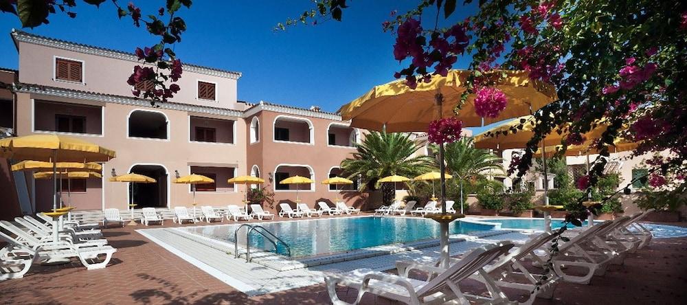 Residence Sos Alinos Cala Liberotto Eksteriør billede