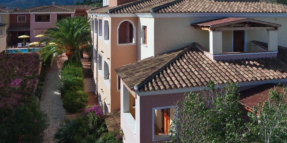 Residence Sos Alinos Cala Liberotto Eksteriør billede