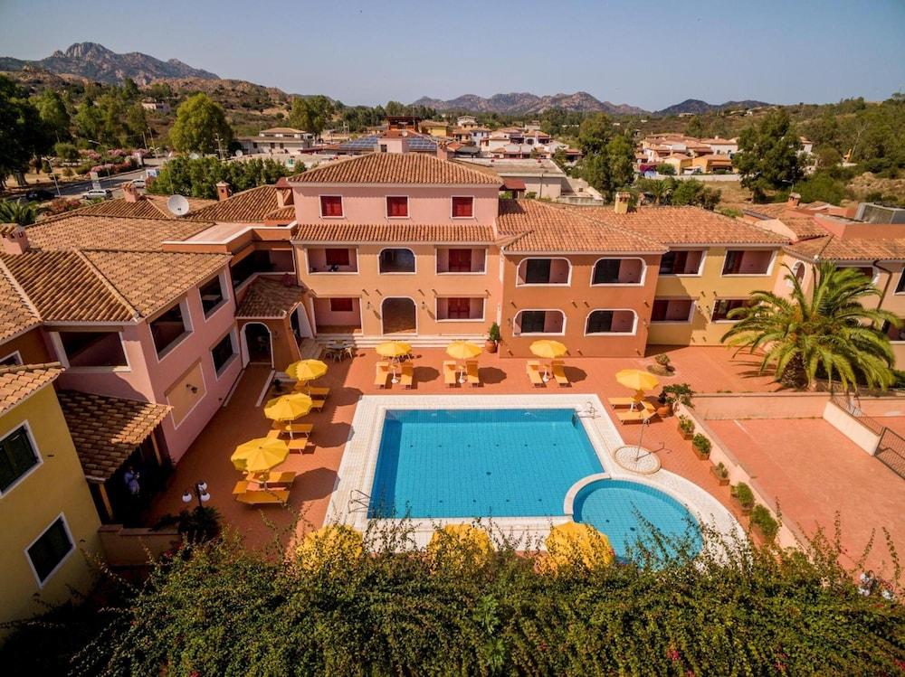 Residence Sos Alinos Cala Liberotto Eksteriør billede