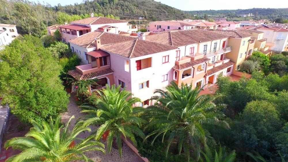 Residence Sos Alinos Cala Liberotto Eksteriør billede