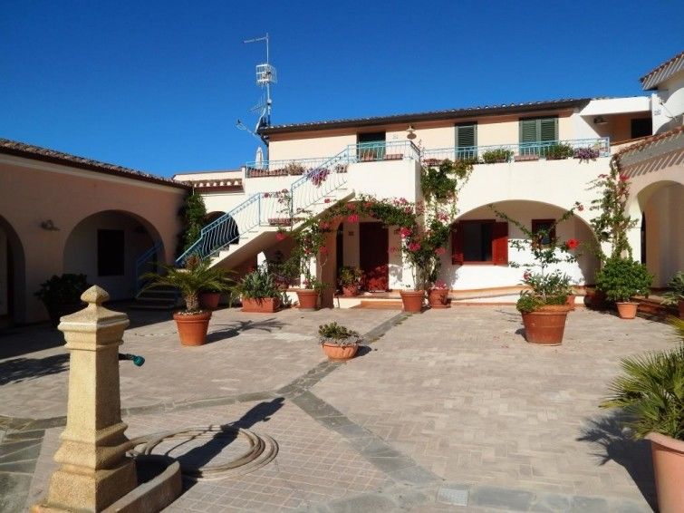 Residence Sos Alinos Cala Liberotto Eksteriør billede