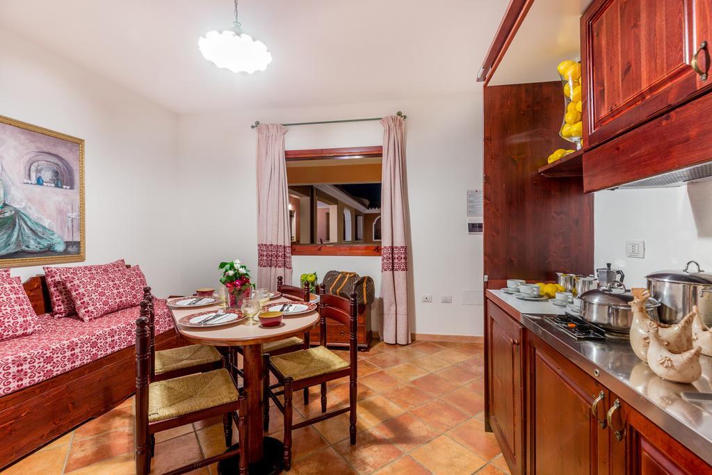 Residence Sos Alinos Cala Liberotto Eksteriør billede