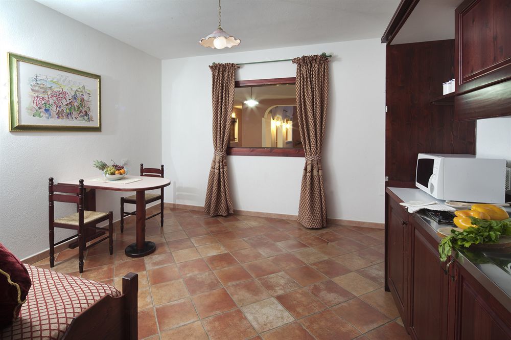 Residence Sos Alinos Cala Liberotto Eksteriør billede