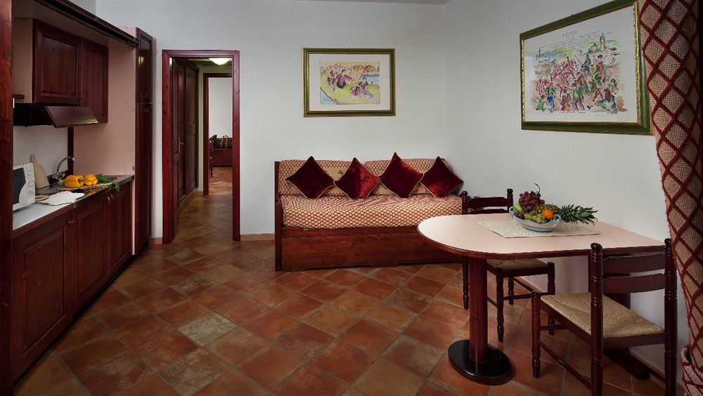 Residence Sos Alinos Cala Liberotto Eksteriør billede