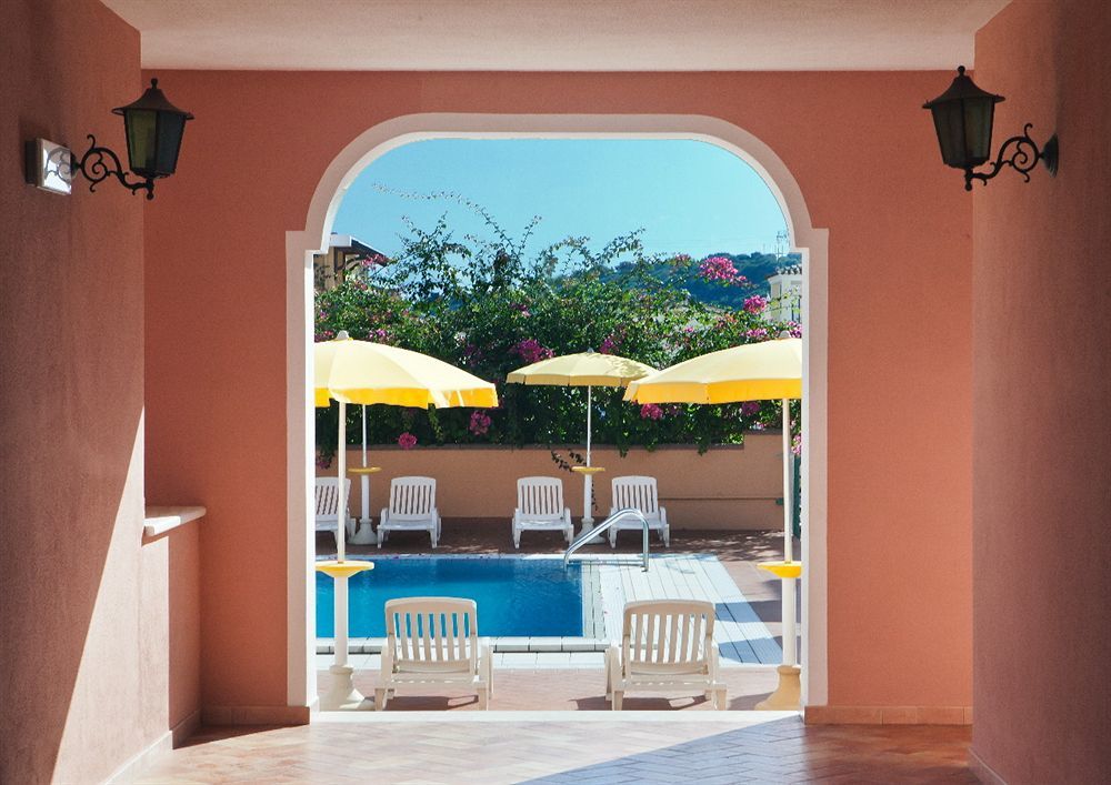 Residence Sos Alinos Cala Liberotto Eksteriør billede