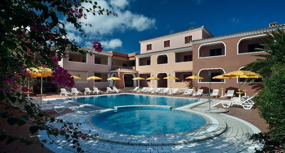 Residence Sos Alinos Cala Liberotto Eksteriør billede