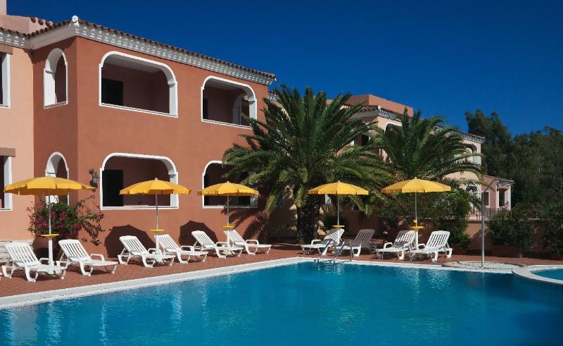 Residence Sos Alinos Cala Liberotto Eksteriør billede