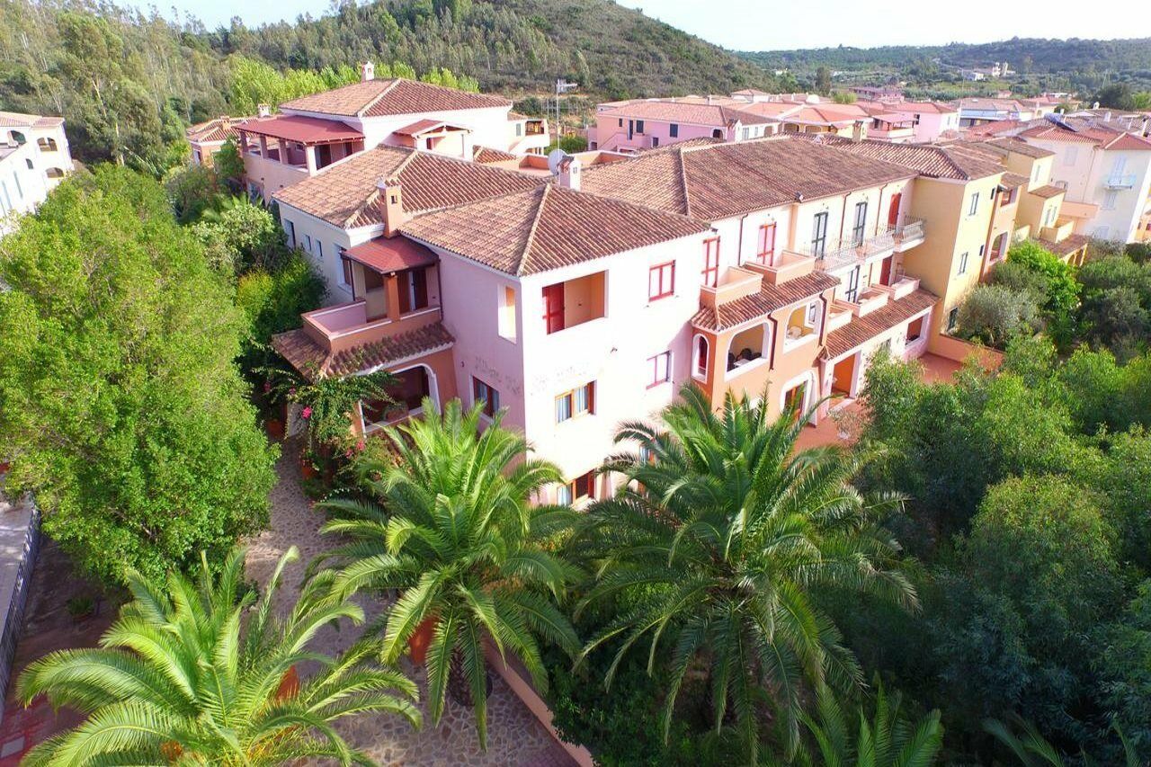 Residence Sos Alinos Cala Liberotto Eksteriør billede