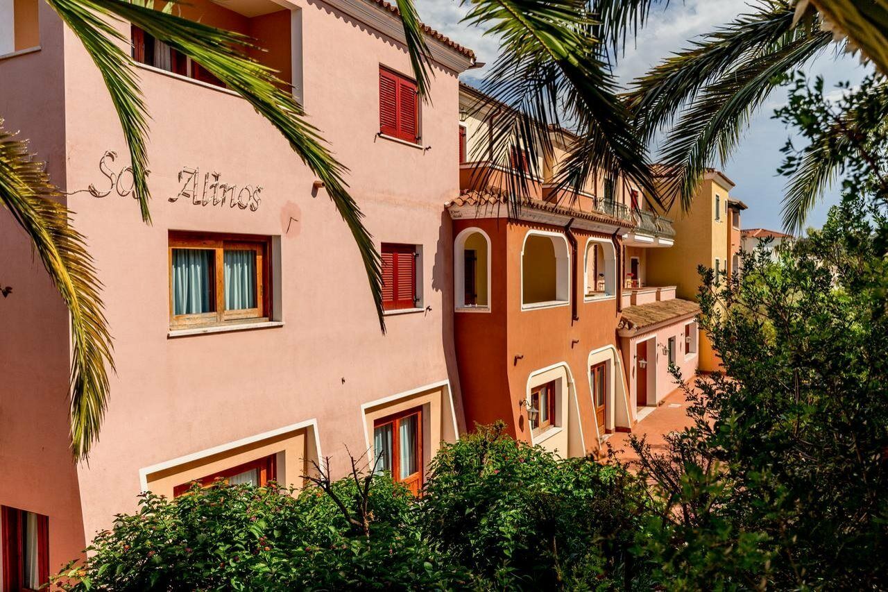 Residence Sos Alinos Cala Liberotto Eksteriør billede