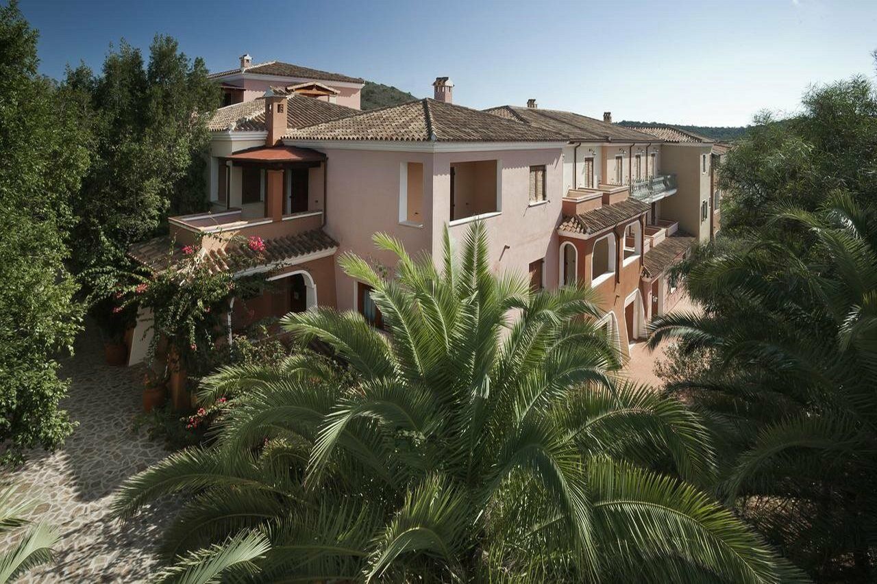 Residence Sos Alinos Cala Liberotto Eksteriør billede